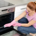 Najbrže čišćenje rerne: Ubacite ovo unutra, sva masnoća se topi bez ribanja!