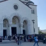 "Ne pada nam teško, svi živimo za ovo!" Građanka od pet ujutru čeka da se pokloni Pojasu Presvete Bogorodice, redovi su kilometarski