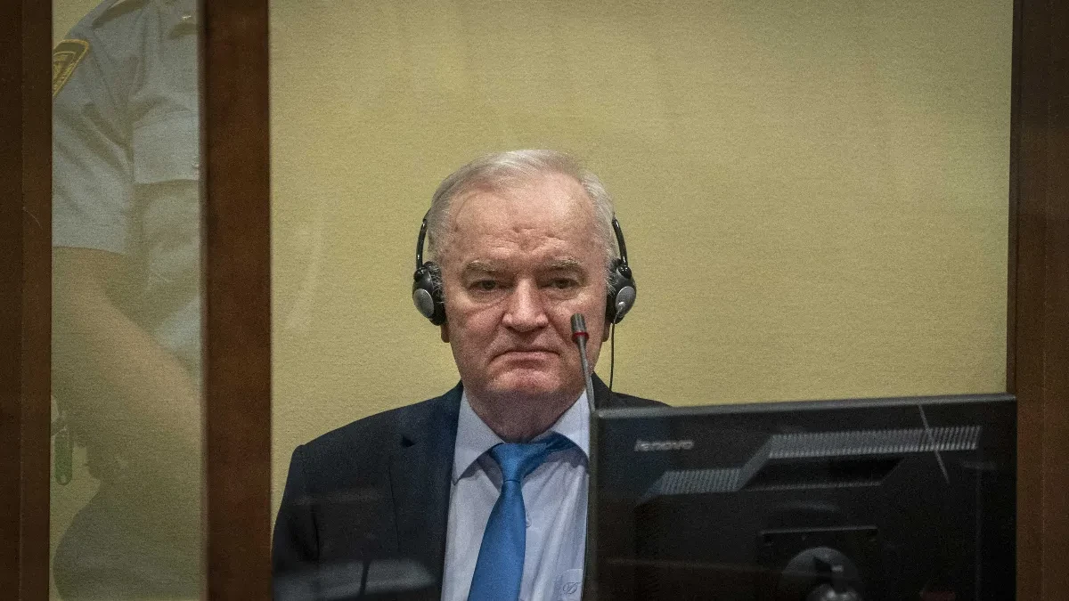 "Nije dobio nikakvu novu terapiju, skoro nikako ne govori" Mladića muče u Hagu, sin otkrio šta se dešava