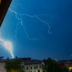 Nosite tempiranu bombu sa sobom! Hitno upozorenje meteorologa: Tokom grmljavine nikako ovo!