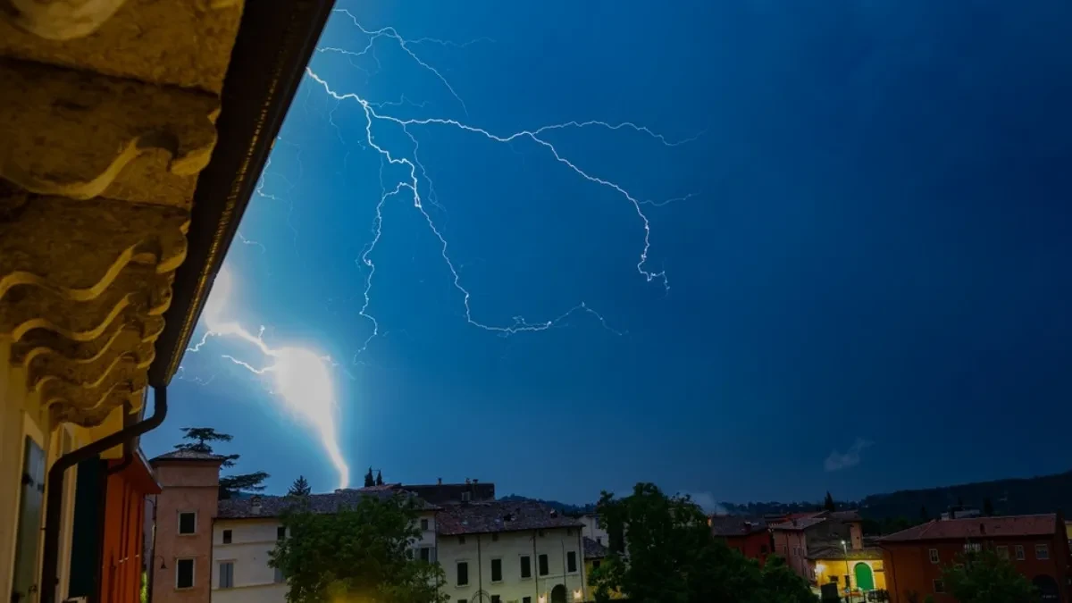 Nosite tempiranu bombu sa sobom! Hitno upozorenje meteorologa: Tokom grmljavine nikako ovo!