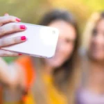 Ovu pozu ni u ludilu više ne radite, ni ona ne može da je smisli: Fotografkinja otkrila trik kako najbolje da se ispadne na slikama, obratite pažnju
