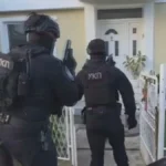 Pogledajte kako je uhapšena kriminalna petorka: Sumnja se da su posredovali u prostituciji (FOTO+VIDEO)