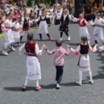 Scena iz Prizrena dira u srce svakog Srbina: Pogledajte kako mališani čuvaju tradiciju