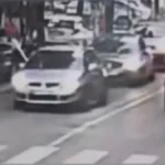 Skandal u Kraljevu: Blokaderka pokušala da cepa srpsku zastavu?! (VIDEO)