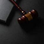 Slučajno uzela tri flaše viskija! kamere sve snimile, pa završila na sudu