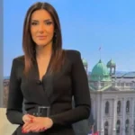 Šok na ulicama Beograda! Voditeljka Jutarnjeg programa uslikana bez brusa, svi komentarišu jedan detalj (FOTO)