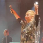 "Sram ih bilo, nisu doše da je podrže!" Voditelj stigao na koncert Vesne Zmijanac, pa izgovorio 4 imena pevačica koje su ga razočarale