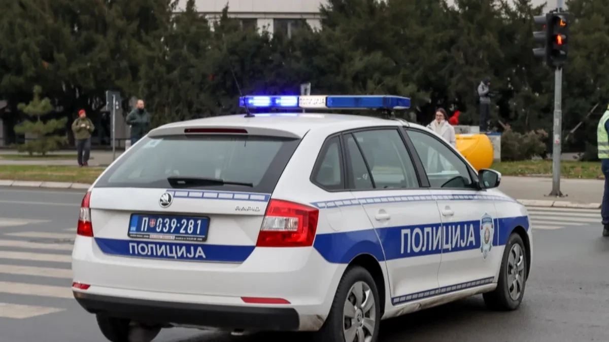 Teška saobraćajna nesreća u Kaću: Automobil završio na krovu, vozač (19) završio u bolnici