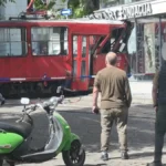 Tramvaj iskočio iz šina na Dorćolu i udario u zgradu! Ima povređenih (FOTO/VIDEO)