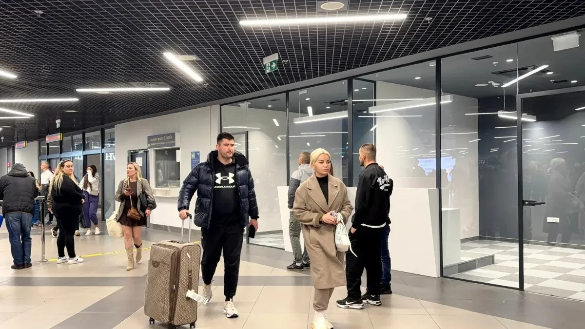 Uhvatili smo pevačicu sa dečkom nakon bolnog perioda: Evo kako izgleda partner kog je dugo krila