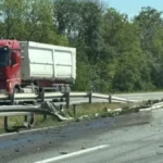 Užas na autoputu Niš Beograd!  Šleper probio zaštitnu ogradu i izleteo u suprotan smer