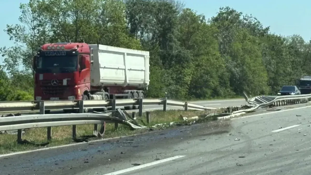 Užas na autoputu Niš Beograd!  Šleper probio zaštitnu ogradu i izleteo u suprotan smer