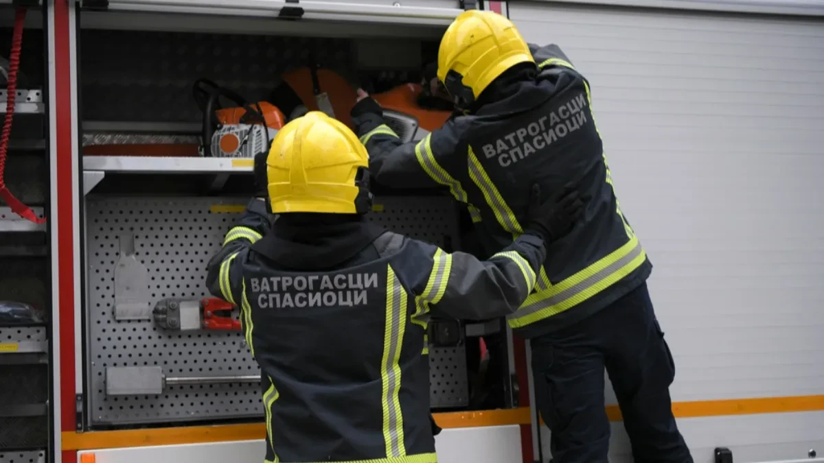 Veliki požar u Ripnju: Vatra zahvatila tri spojena pomoćna objekta