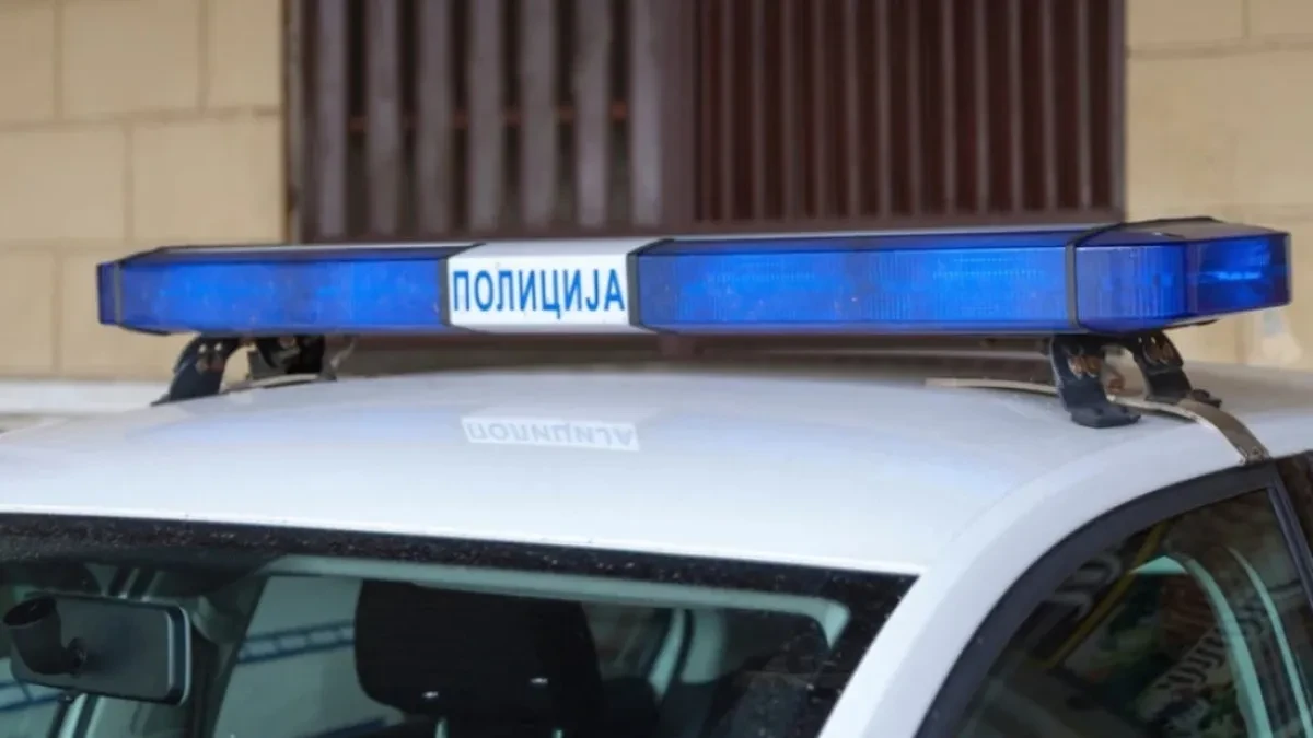 Zapalio dva auta ispred kuće u Staroj Pazovi: Vatra zahvatila i deo doma