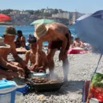 Bruka i sramota u elitnom letovalištu: Svi pljuju Srbe da su paradajz turisti, a kad vidite šta rade stranci - zanemećete!