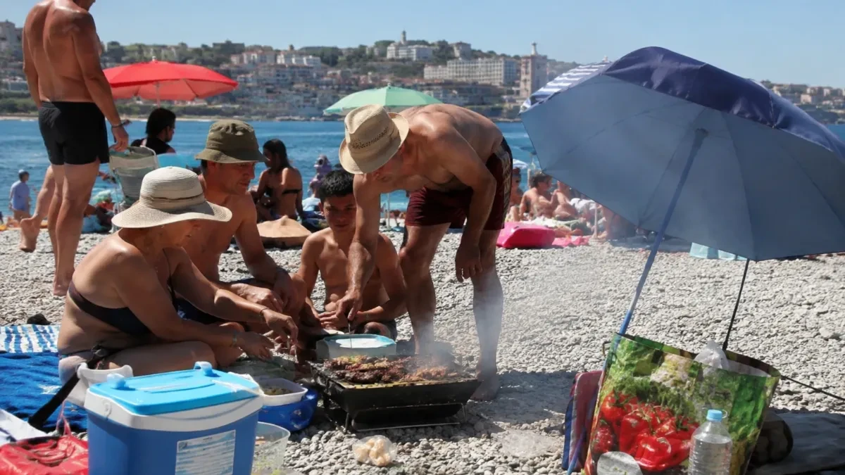 Bruka i sramota u elitnom letovalištu: Svi pljuju Srbe da su paradajz turisti, a kad vidite šta rade stranci - zanemećete!