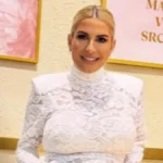 Dea Đurđević pred porođaj otišla u Ostrog: U roze haljini pokazala trudnički stomak, svi gledaju u jedan detalj (FOTO)