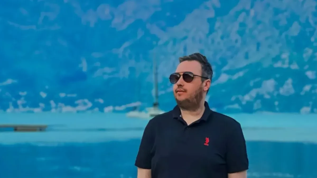 Gej afera pevača trese region! Voditelj ga javno raskrinkao: