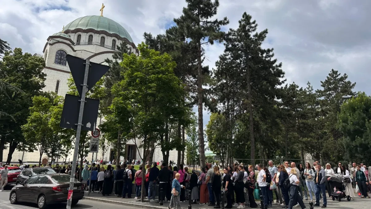 Hiljade ljudi u redu ispred Hrama! Građani čekaju da se poklone pred Pojasom Presvete Bogorodice