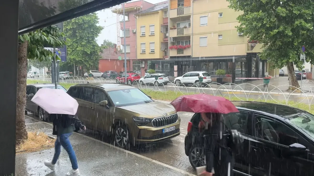 Jako nevreme se sručilo na Čačak i Gornji Milanovac! Haos posle sparnog dana