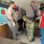 Jezivi krici i plač: Roditelji došli da identifikuju decu stradalu u ukrajinskom napadu u Starobeljsku, objavljen potresan snimak (VIDEO)