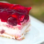 Kolač sa višnjama koji se ne peče: Za 30 minuta dobijate kremastu poslasticu zbog koje ćete zaboraviti na rernu