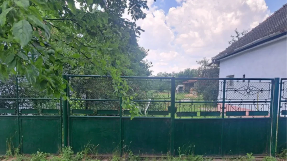Kuća sa 30 ari placa za samo 13.500 evra! Nalazi se na 45km od grada