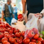 Kupili ste bljutav paradajz? Evo šta mu daje slatkoću kao da je ubran iz bašte