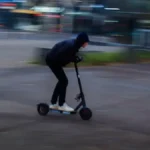 Maloletnik (11) na električnom trotinetu pokosio dete (3)! Detalji užasa na gradskom šetalištu, oglasili se roditelji