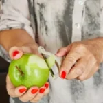 Moja komšinica nikada ne baca kore od jabuka: Kada vidite šta pravi od njih - radićete isto