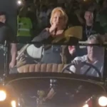 Neviđeni momenat na koncertu: Ćana stigla u luksuznom oldtajmeru i odmah zapevala svoj hit! (FOTO)