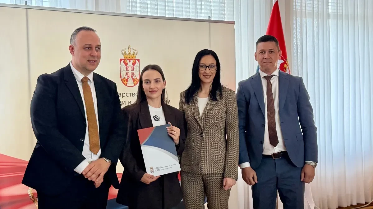 "Ovo je bio veliki vetar u leđa": Majka iz Inđije uz pomoć države kupuje prvi stan