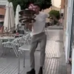 Ovog konobara hoće da zaposli svaki kafić: Pogledajte šta čovek radi, ovo nije realno!