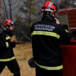 Pogledajte akciju heroja: Vatrogasci-spasioci nadljudskim naporima spasli motociklistu iz provalije (VIDEO)