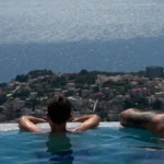 Punio stranice crne hronike, a danas živi kao kralj: Brat Aneli Ahmić sa pevačicom se baškari u vili sa bazenom na krovu (FOTO)
