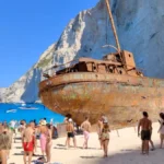 Raj pretvoren u zonu opasnosti! Čuvena plaža na Zakintosu zatvorena, turistima prete kazne