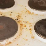 Rešite se masnih fleka sa šporeta: Treba vam jedan predmet koji imate u kući i ringle će blistati kao nove