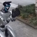 Robot počeo da prosi - traži donaciju da bi preživeo (VIDEO)