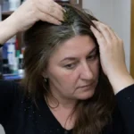 Sedu kosu sakrijem bez farbanja! Sok od ovog povrća mi vrati prirodnu boju posle jednog korišćenja
