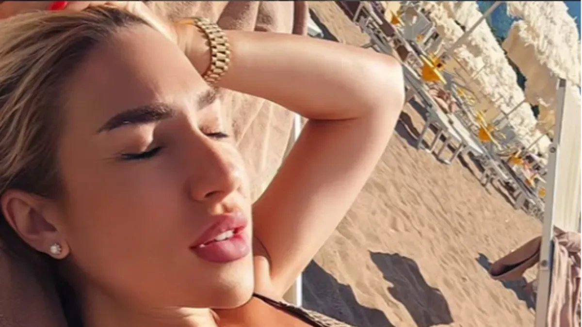 Sevnulo više nego što je planirala: Jovana u minijaturnom bikiniju raširila noga pred kameramom, svi gledaju u ovu stvar! (FOTO)
