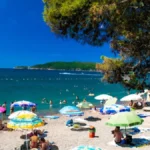 Sezona počela, problemi ostaju - Crna Gora ne može da izdrži masovni talas turista