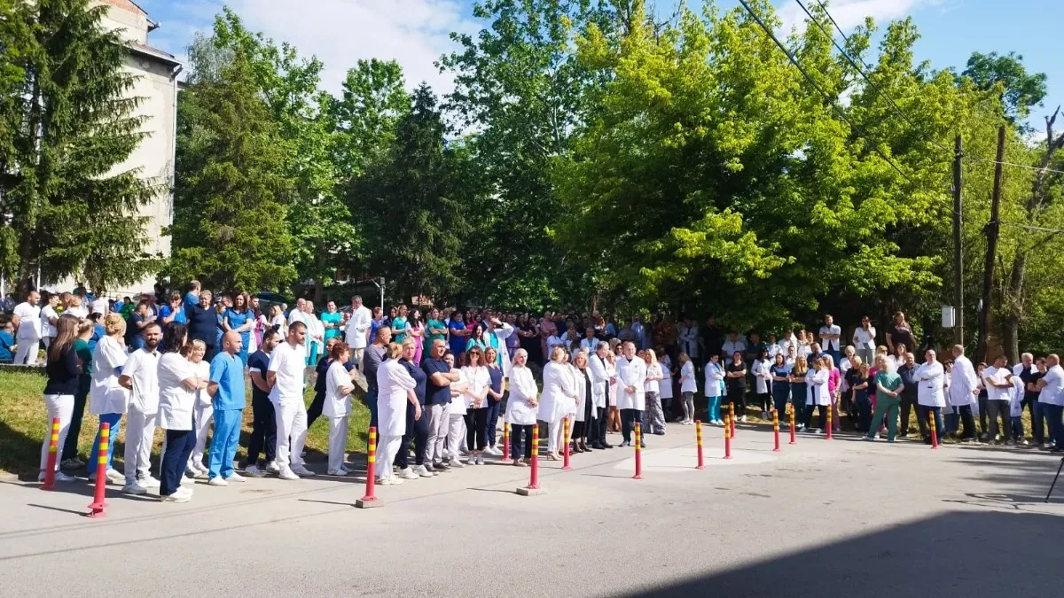 Skupovi podrške uhapšenim Srbima iz Gračanice održani u svim srpskim zdravstvenim i obrazovnim ustanovama na KiM (FOTO)