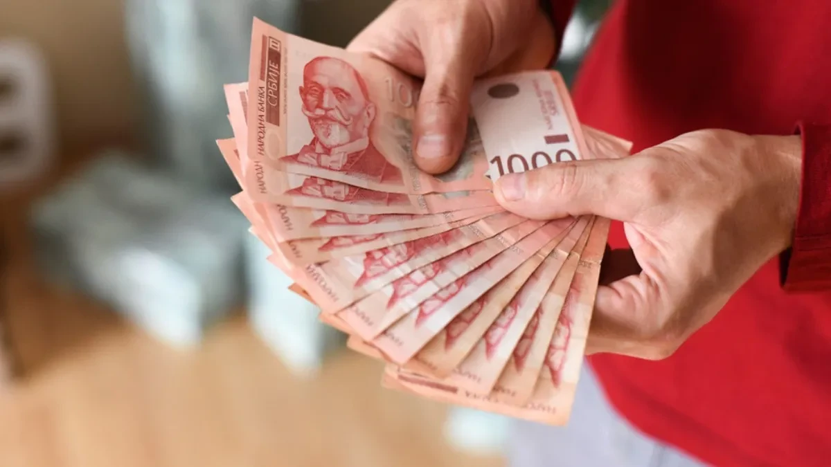 Stiže novih 8.000 dinara za građane i to ne jednokratno: Ko ima pravo, kako se isplaćuje i ostale važne informacije