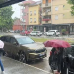 Strašna oluja pogodila Kraljevo! Ulice pod vodom, automobili zarobljeni, potop na više lokacija!