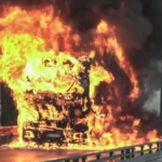 Stravična nesreća na auto-putu kod Šimanovaca: Pogledajte intervenciju vatrogasaca i šta je ostalo od dva šlepera (VIDEO)