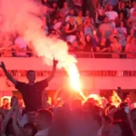 Suze i ogroman aplauz na Tašmajdanu! Hiljade ljudi u suzama pevale Sinanu Sakiću, publika ga nikada neće zaboraviti (FOTO)