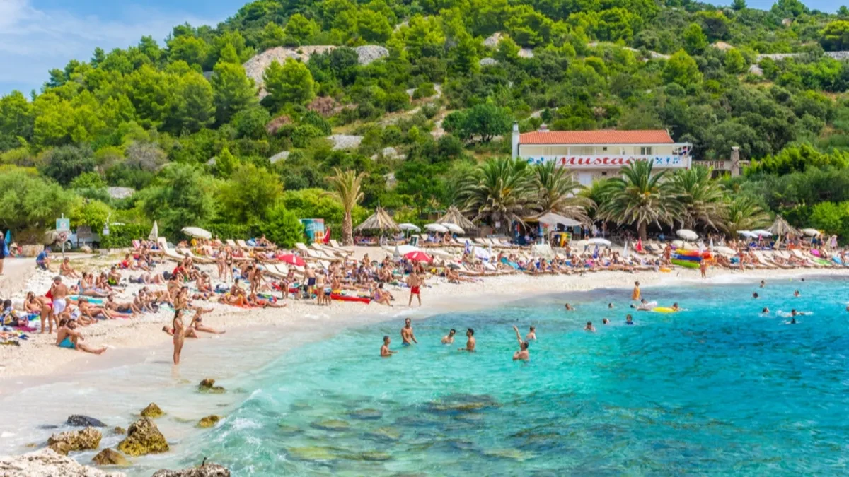 Turisti upoređuju Hrvatsku i Crnu Goru - gde se više isplati letovati