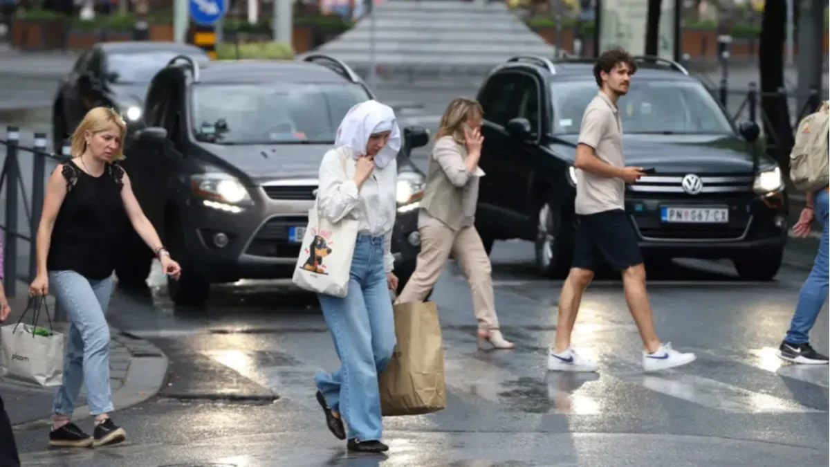 U narednim satima nagla promena vremena! Oglasio se RHMZ, najavljeni pljuskovi sa grmljavinom!