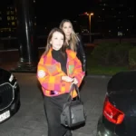 Voditeljka u kupaćem širi noge: Provocira sa egzotične destinacije! (FOTO)